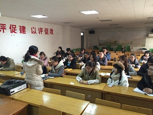 beat365官网学生会各部门主要干部认真听取老师总结